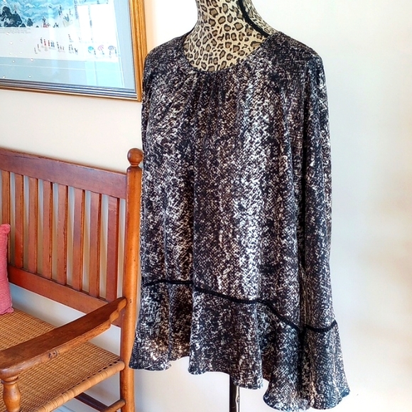 Mossimo by Target 2016 Ladies High Low Bell Sleeve Blouse Size:XL Black&White - Picture 2 of 12